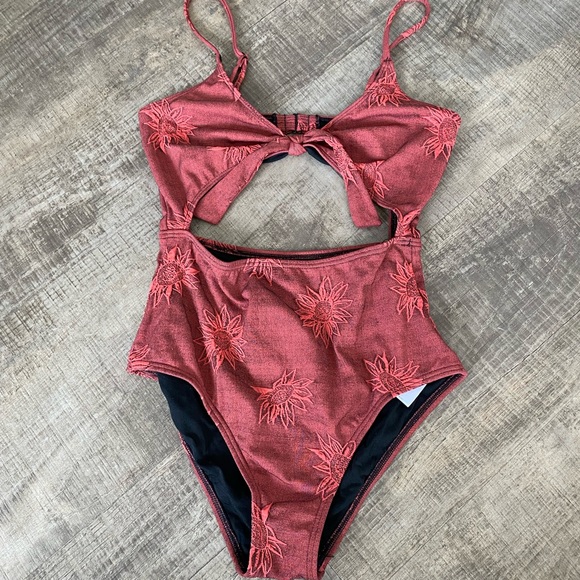 Out from Under one price swimsuit - Picture 3 of 4